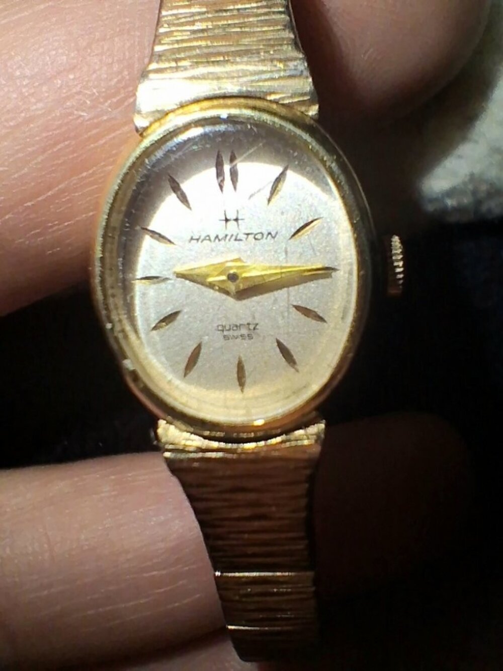 Vintage Vintage Hamilton Oval Quartz Ladies Watch – Model 8304 – Gold Tone